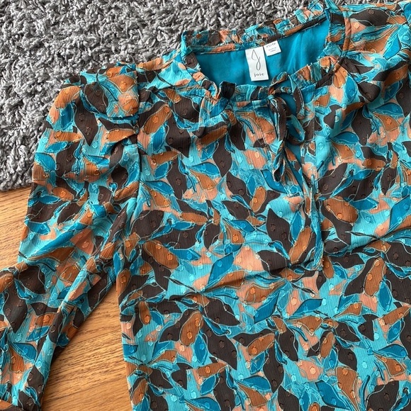 Joie V-Neck with Ruffle Puff Shoulder Long Sleeve Autumn Fall Pattern Blouse - Picture 10 of 13